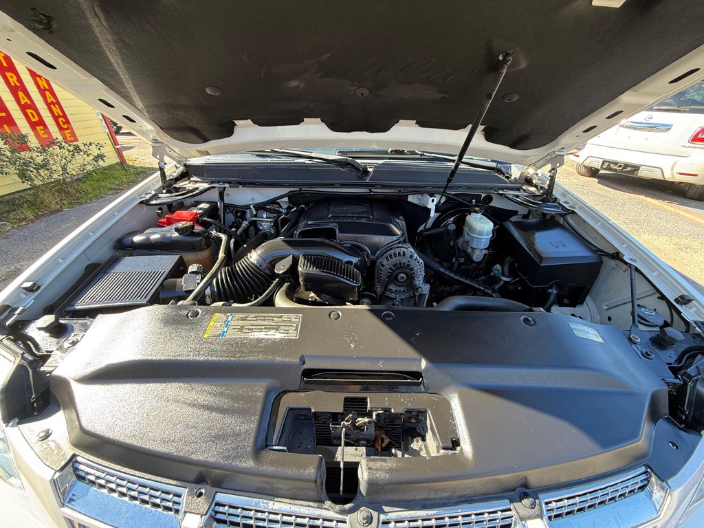 2010 Cadillac Escalade Image 9