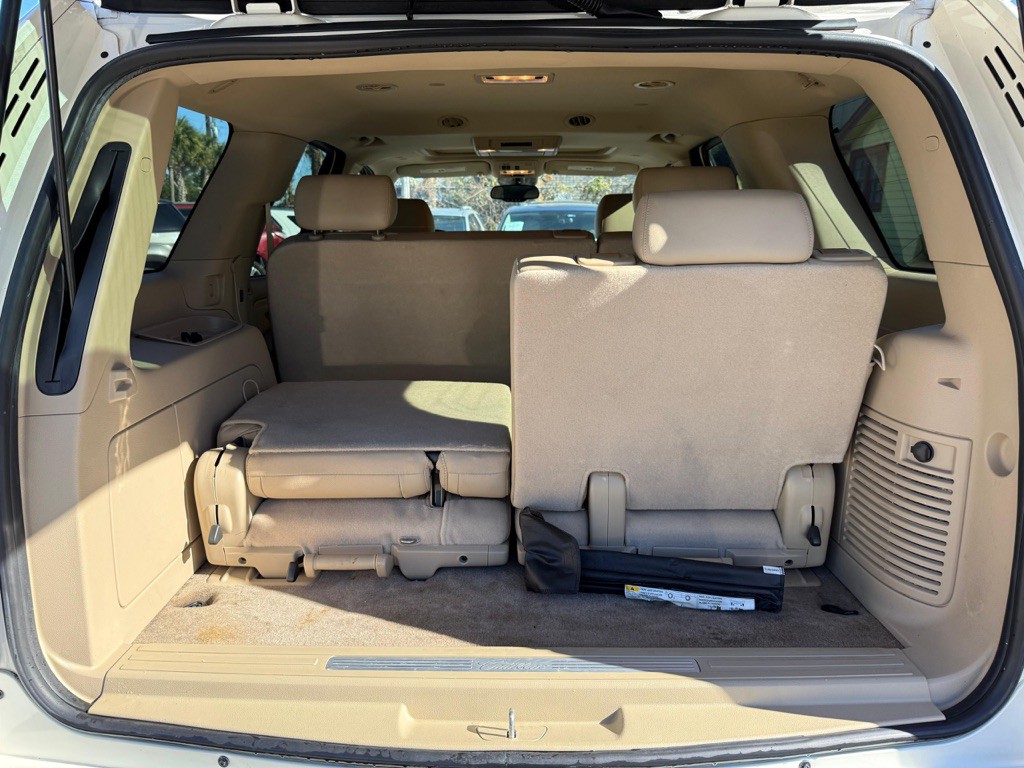 2010 Cadillac Escalade Image 10