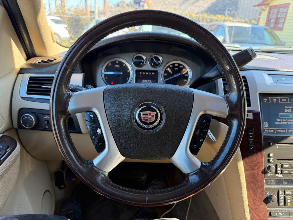 2010 Cadillac Escalade Image 11