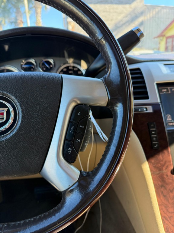 2010 Cadillac Escalade Image 12