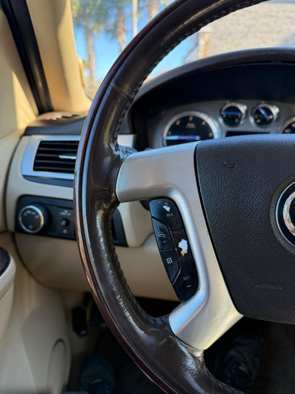 2010 Cadillac Escalade Image 13