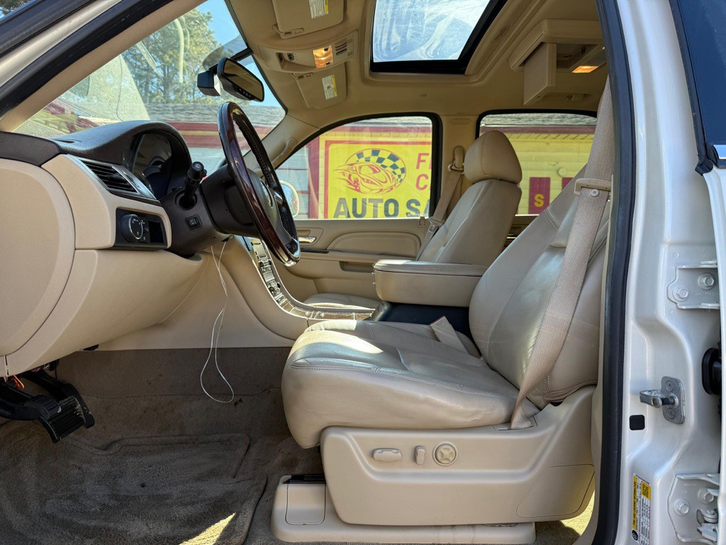 2010 Cadillac Escalade Image 16