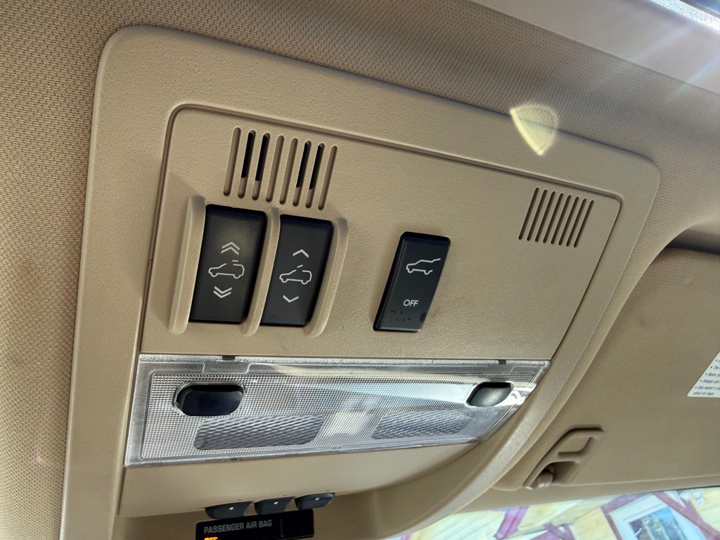 2010 Cadillac Escalade Image 19