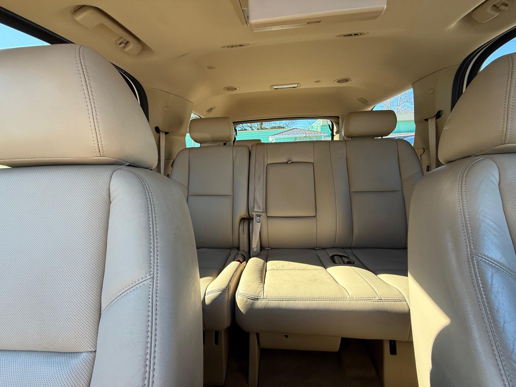 2010 Cadillac Escalade Image 20