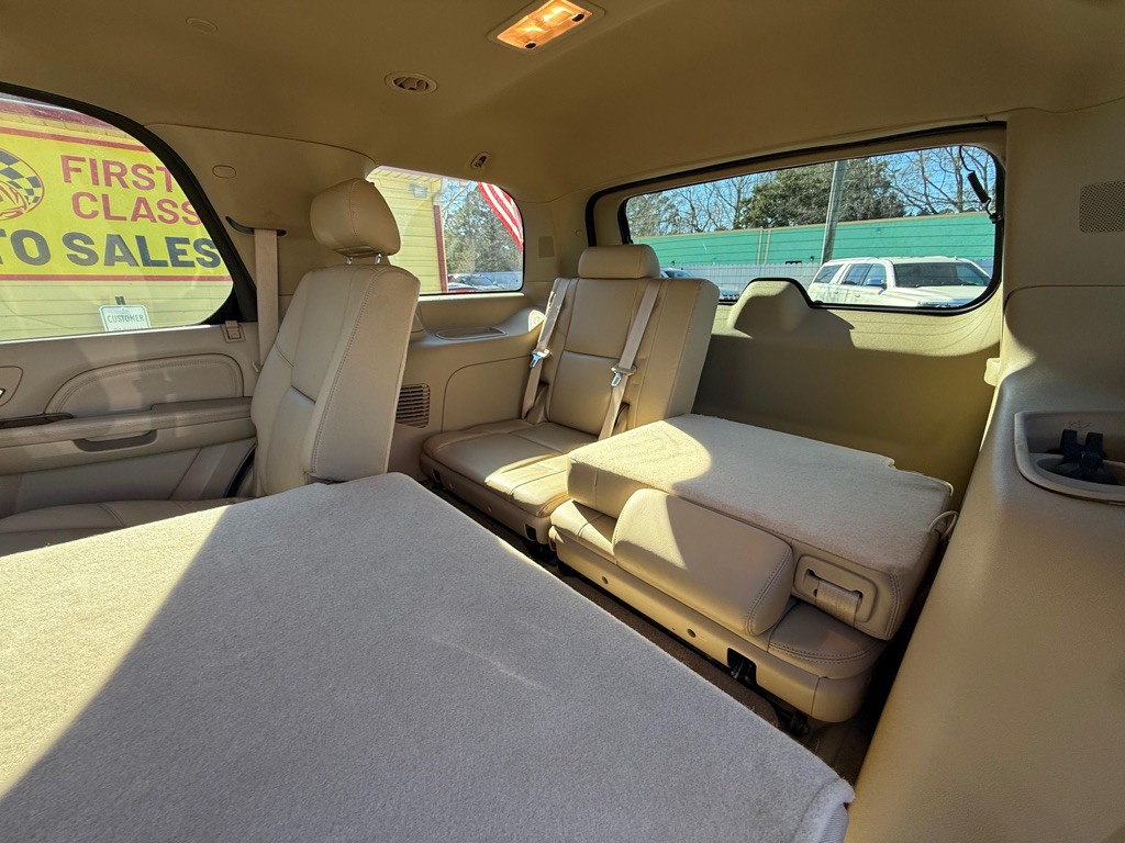 2010 Cadillac Escalade Image 21