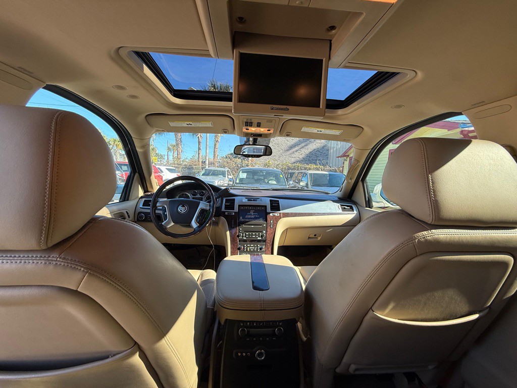 2010 Cadillac Escalade Image 22
