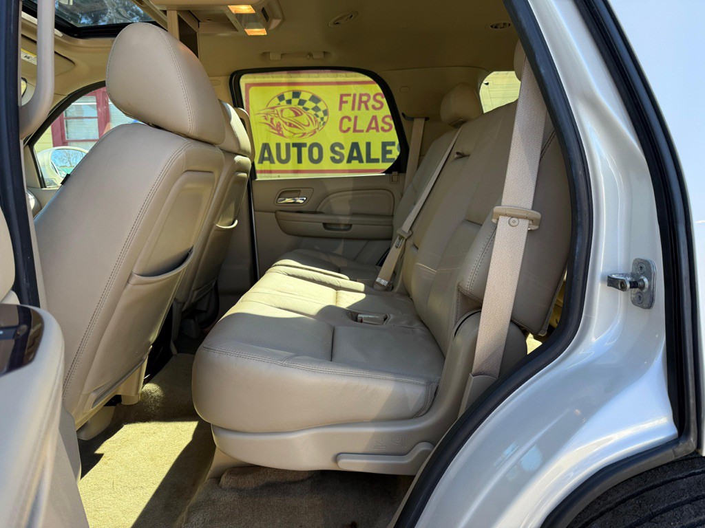 2010 Cadillac Escalade Image 23