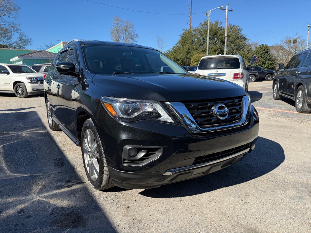 2018 Nissan Pathfinder Image 2