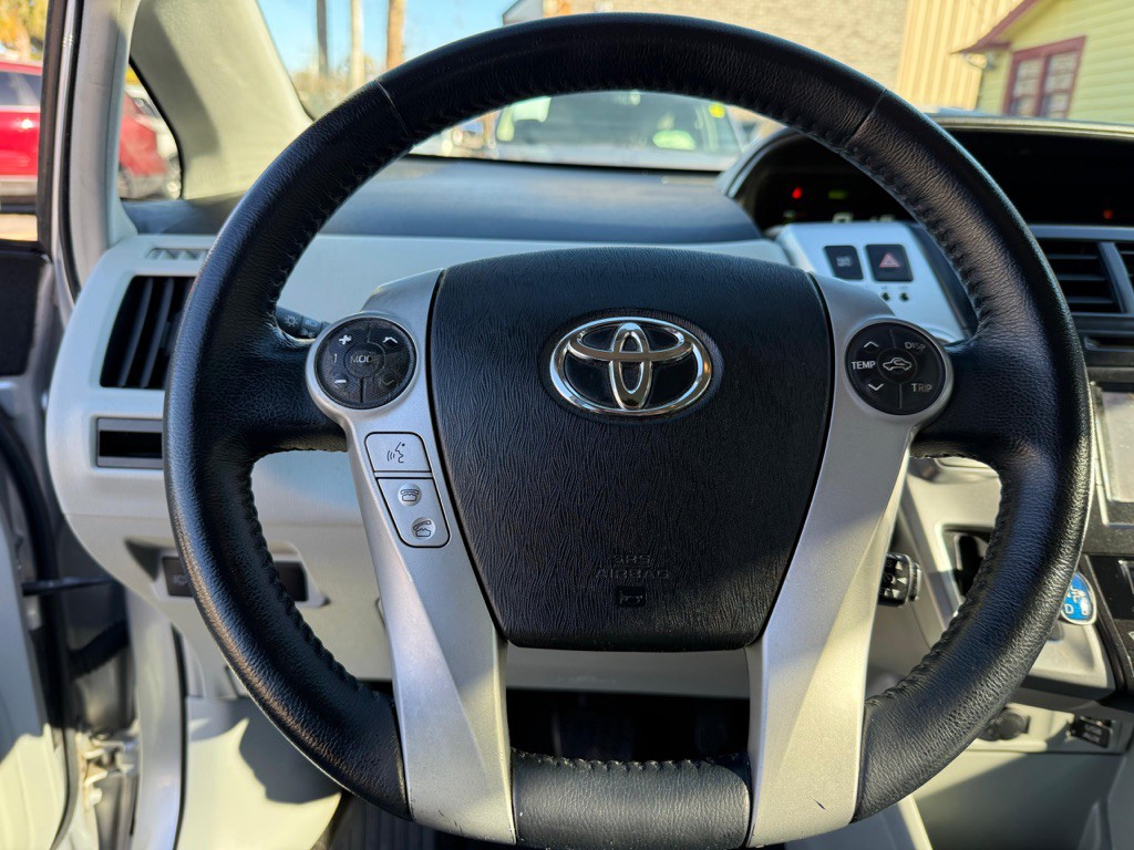 2014 Toyota Prius Image 11