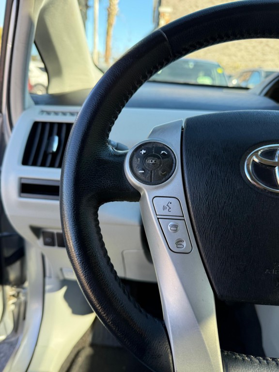 2014 Toyota Prius Image 12