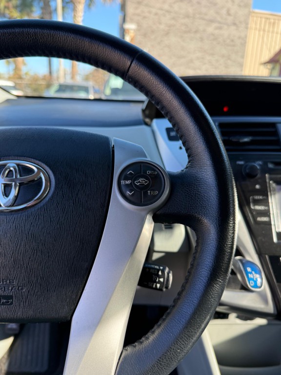 2014 Toyota Prius Image 13