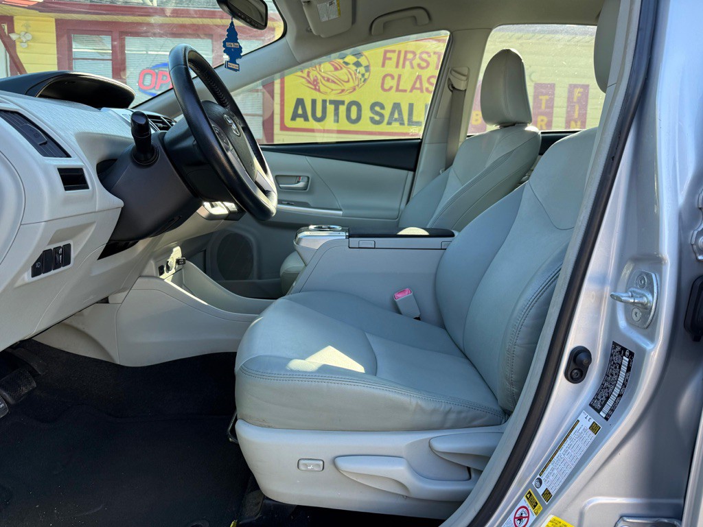 2014 Toyota Prius Image 14