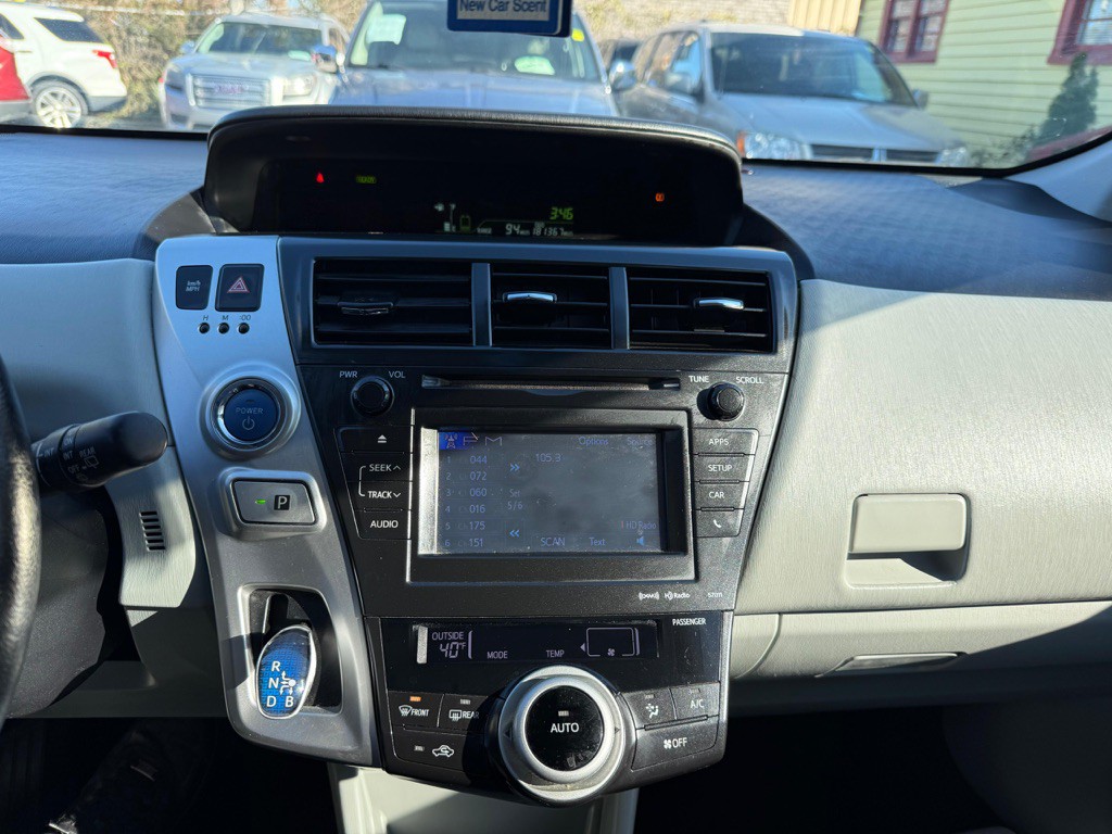 2014 Toyota Prius Image 16