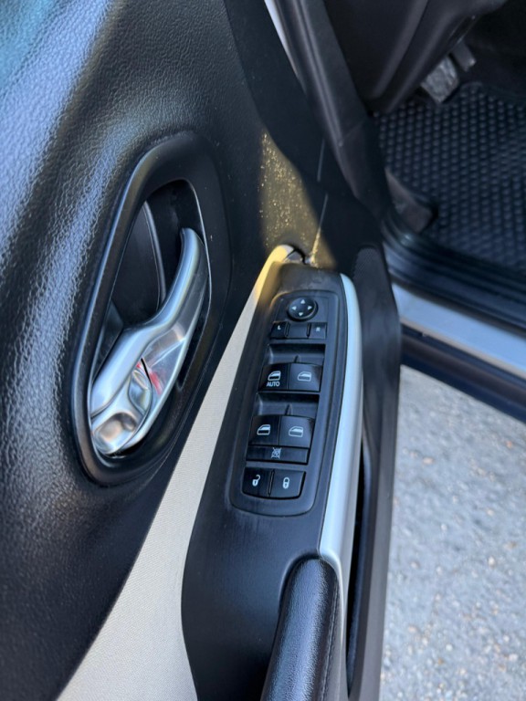 2018 Jeep Cherokee Image 11