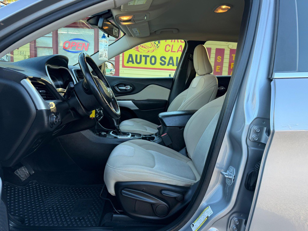 2018 Jeep Cherokee Image 12