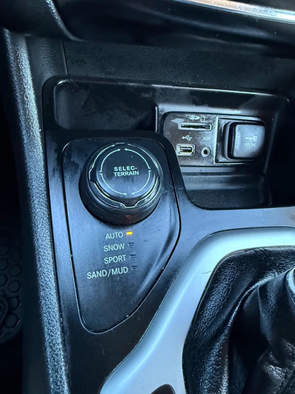 2018 Jeep Cherokee Image 16