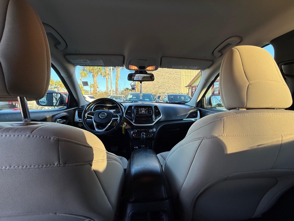 2018 Jeep Cherokee Image 17