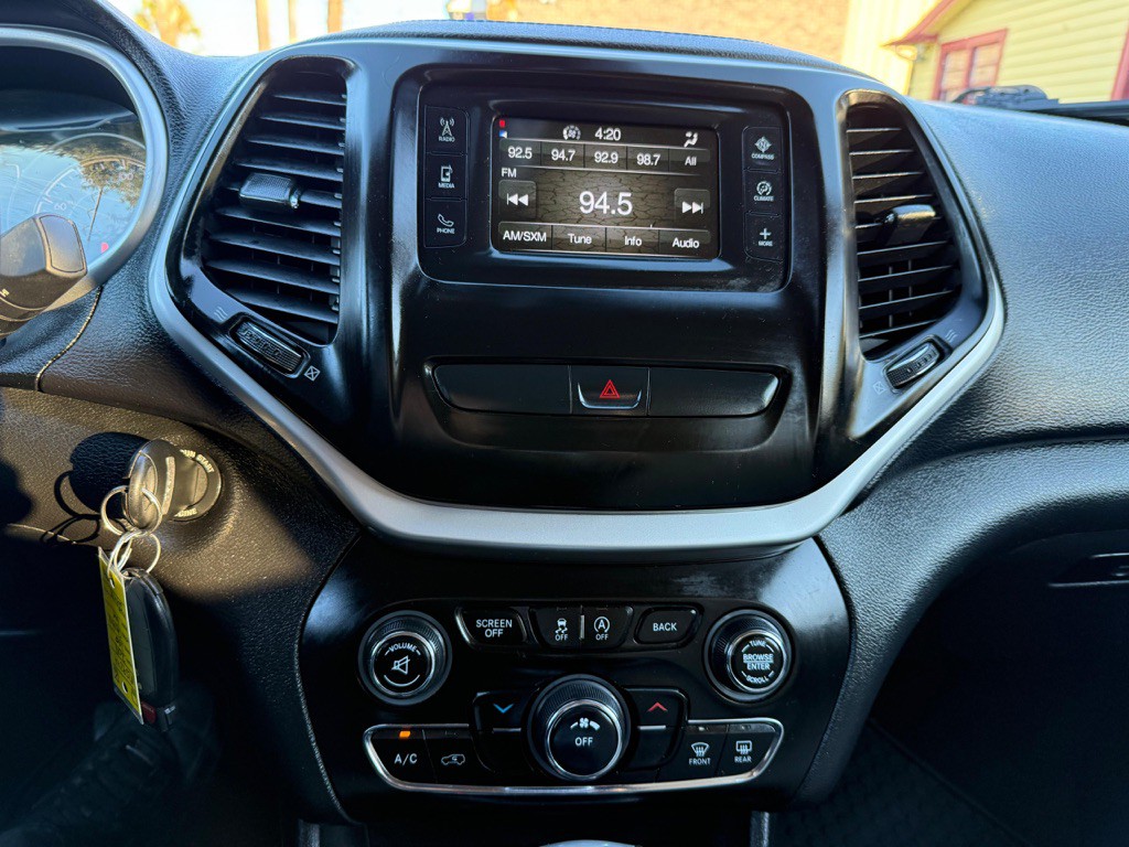 2018 Jeep Cherokee Image 18