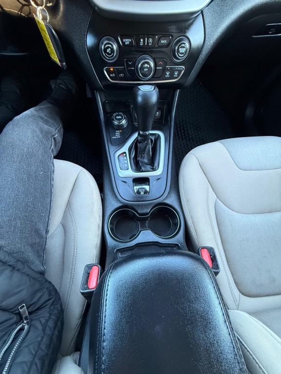 2018 Jeep Cherokee Image 19