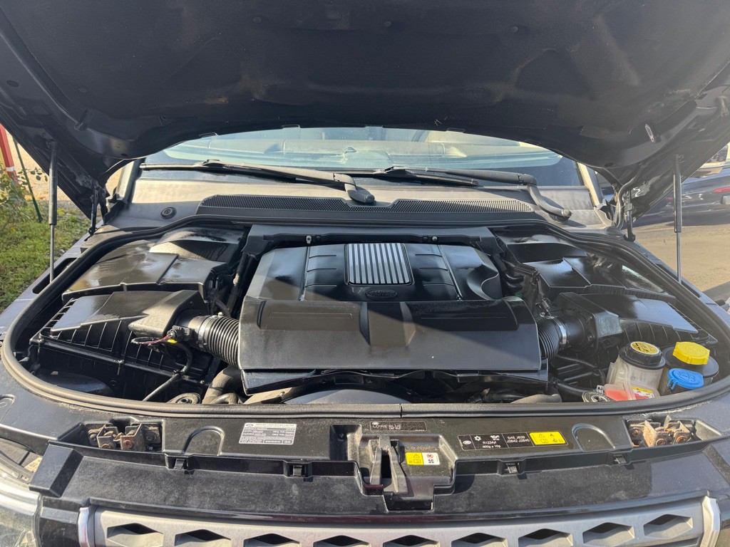 2016 Land Rover LR4 Image 9