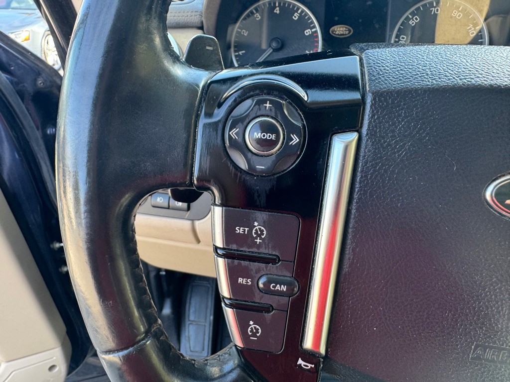 2016 Land Rover LR4 Image 12