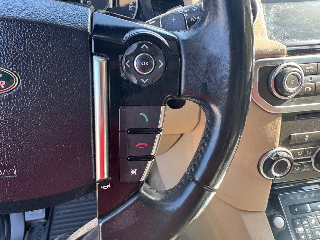 2016 Land Rover LR4 Image 13