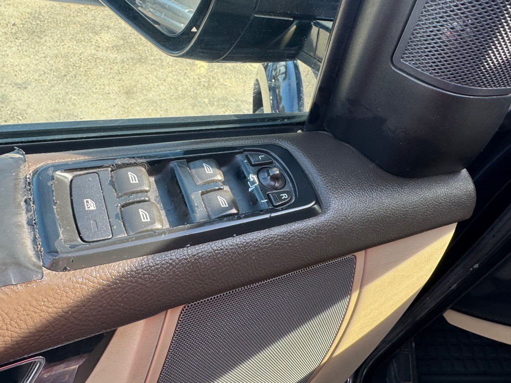 2016 Land Rover LR4 Image 15