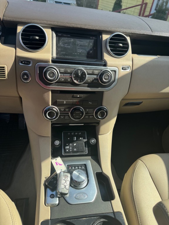 2016 Land Rover LR4 Image 16