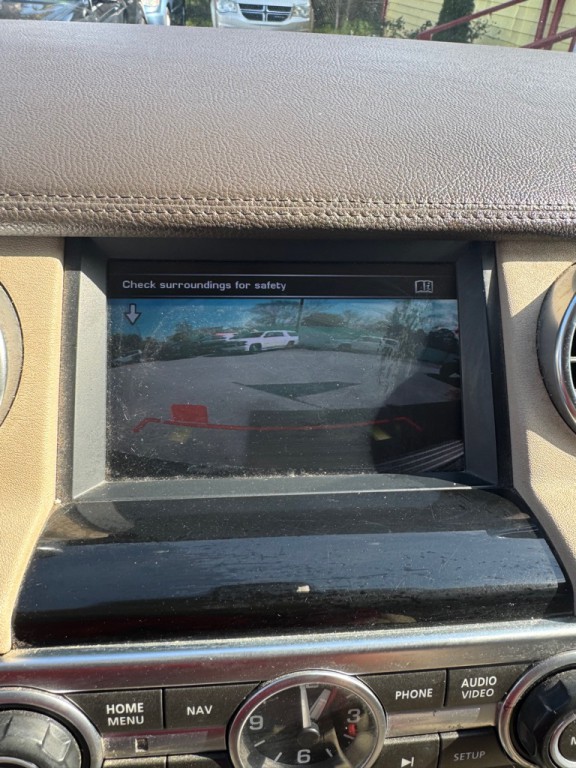 2016 Land Rover LR4 Image 17