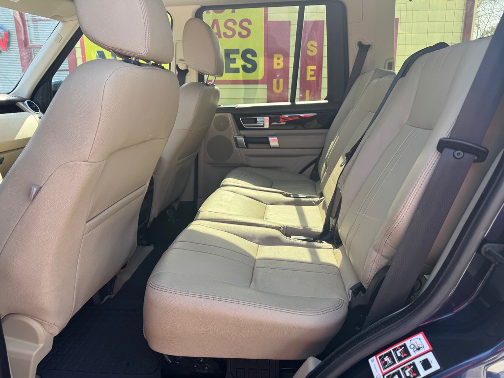 2016 Land Rover LR4 Image 18