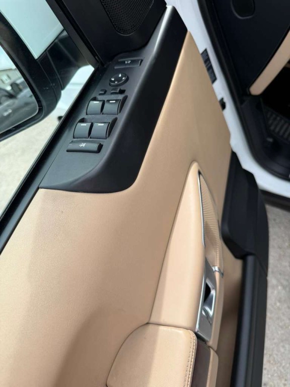 2011 Land Rover Range Rover Image 13