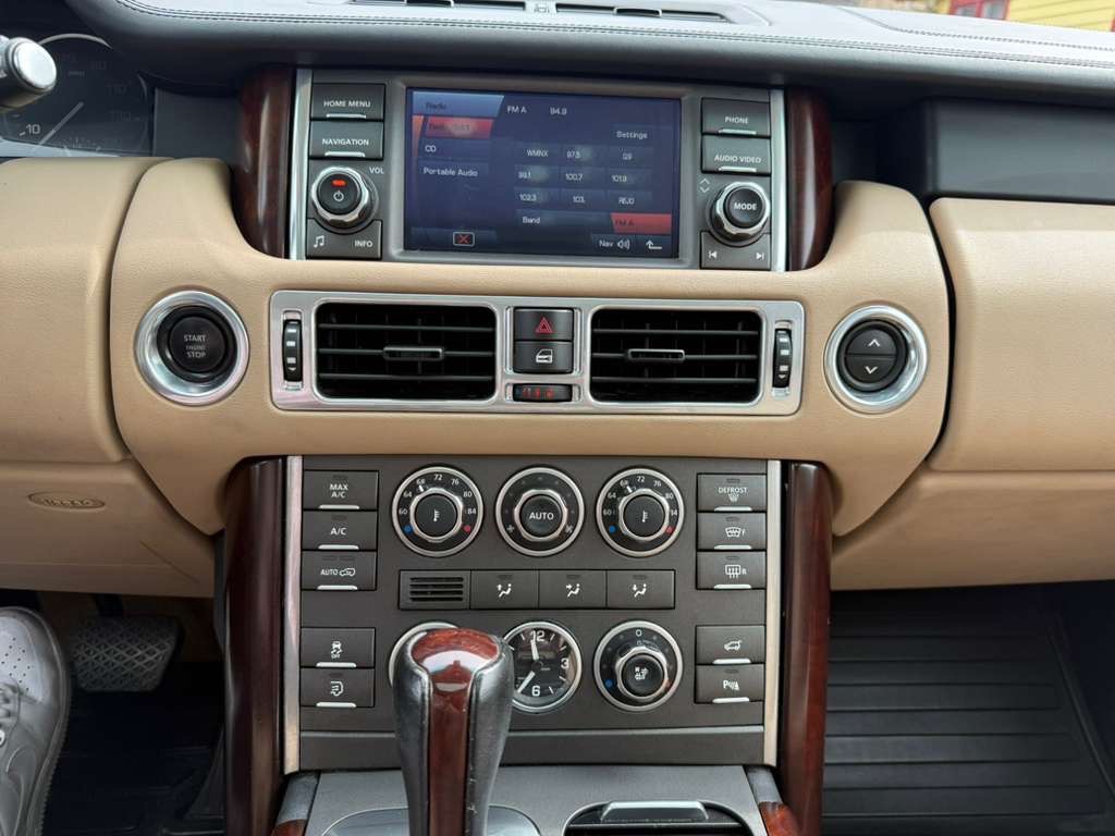 2011 Land Rover Range Rover Image 21