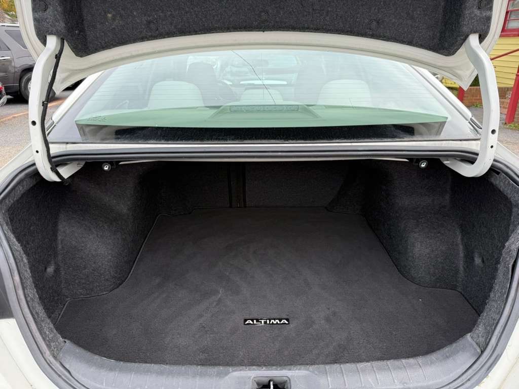 2019 Nissan Altima Image 9