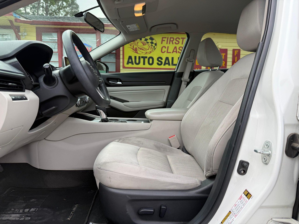 2019 Nissan Altima Image 10