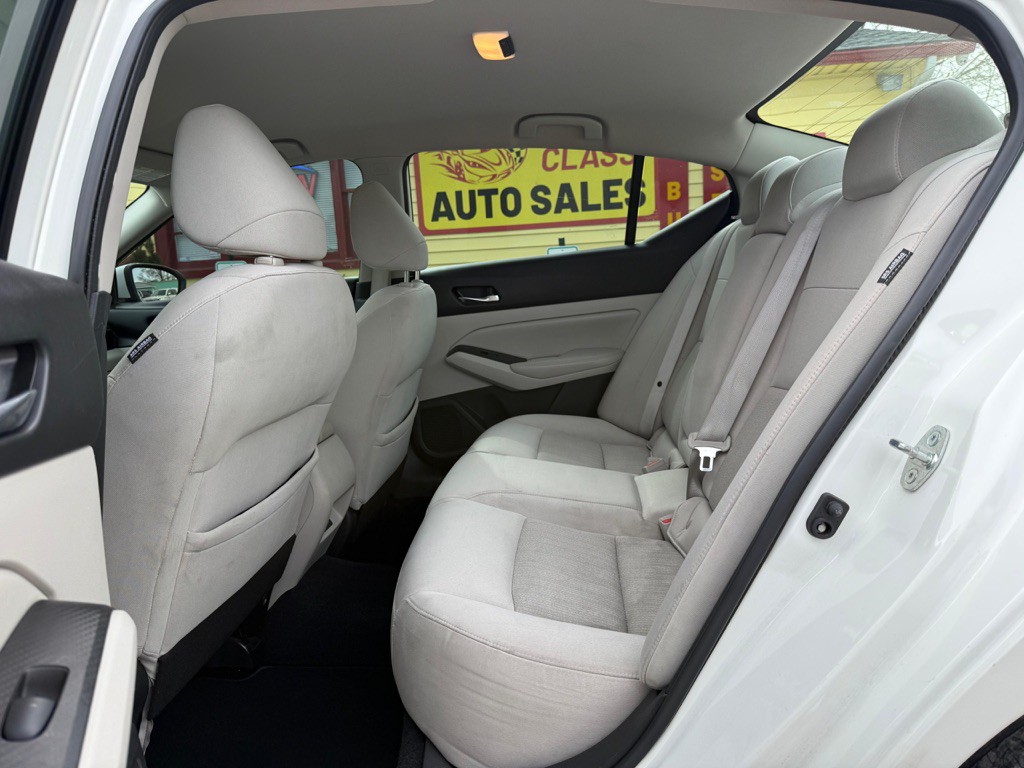 2019 Nissan Altima Image 19