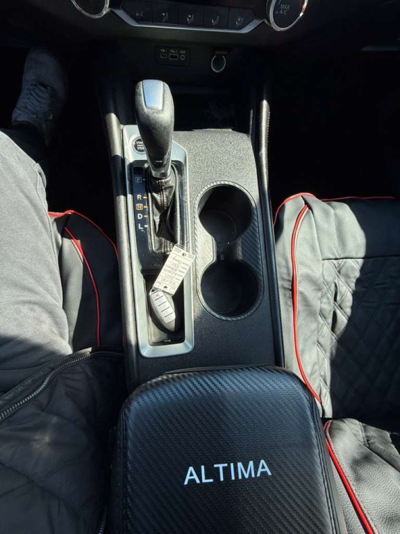 2021 Nissan Altima Image 17