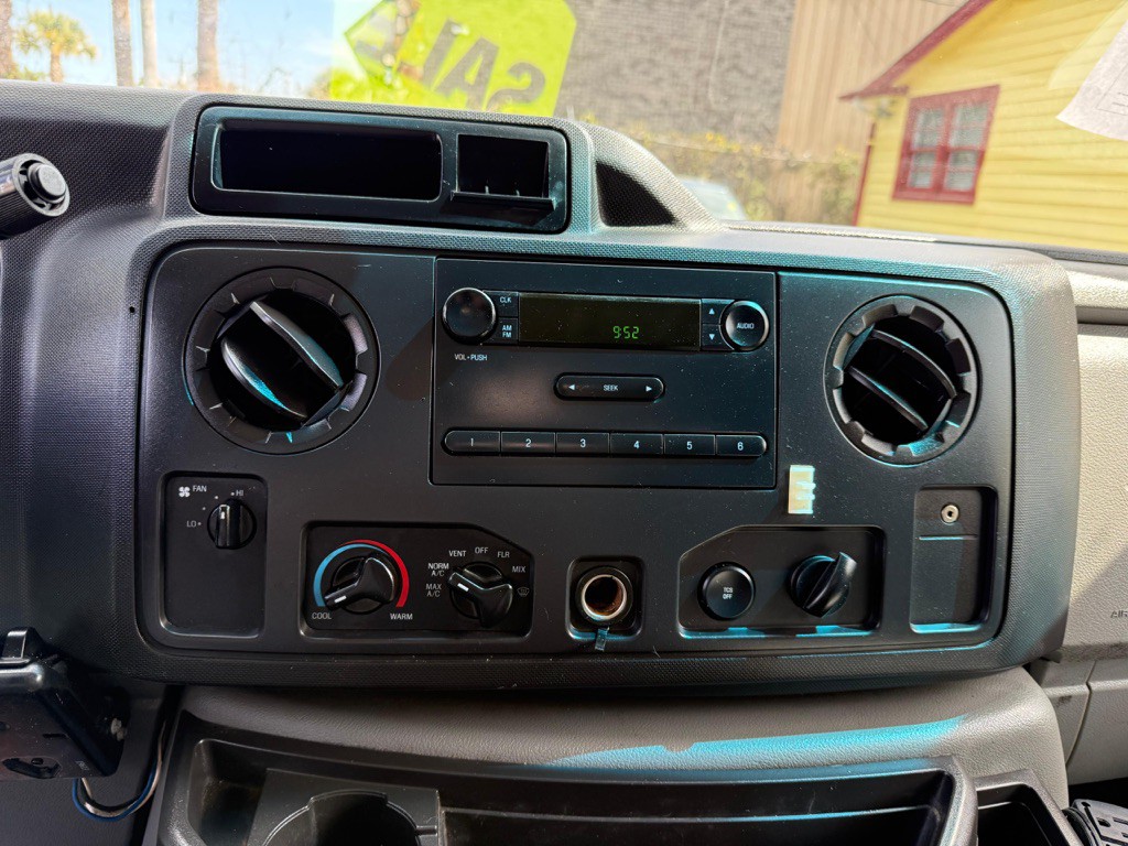 2013 Ford Econoline Image 11