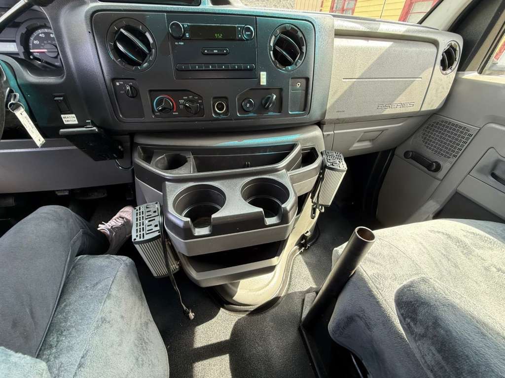 2013 Ford Econoline Image 12