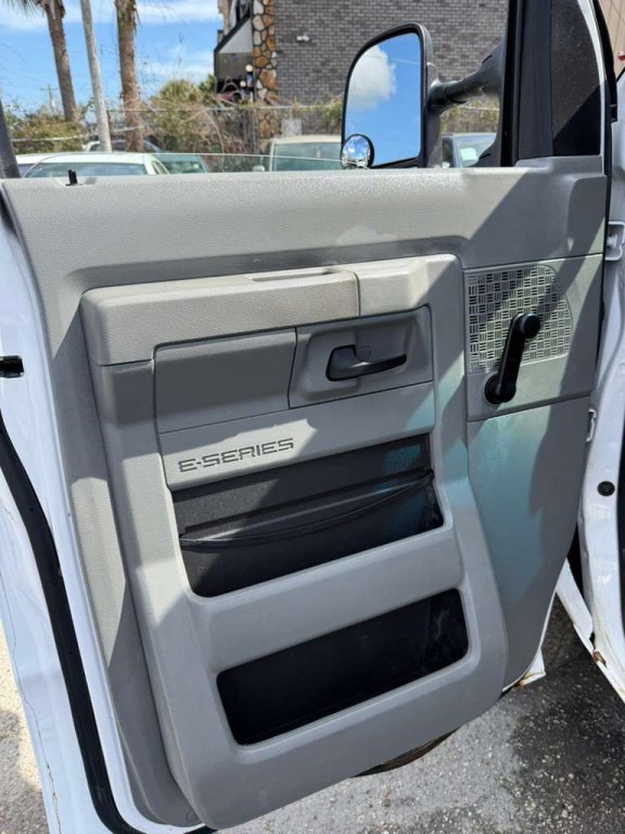 2013 Ford Econoline Image 13