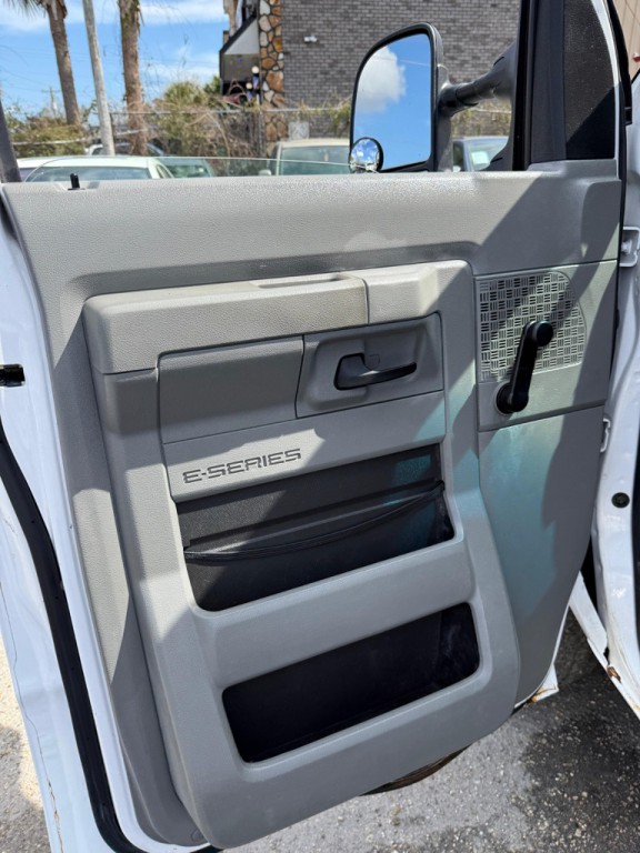 2013 Ford Econoline Image 18