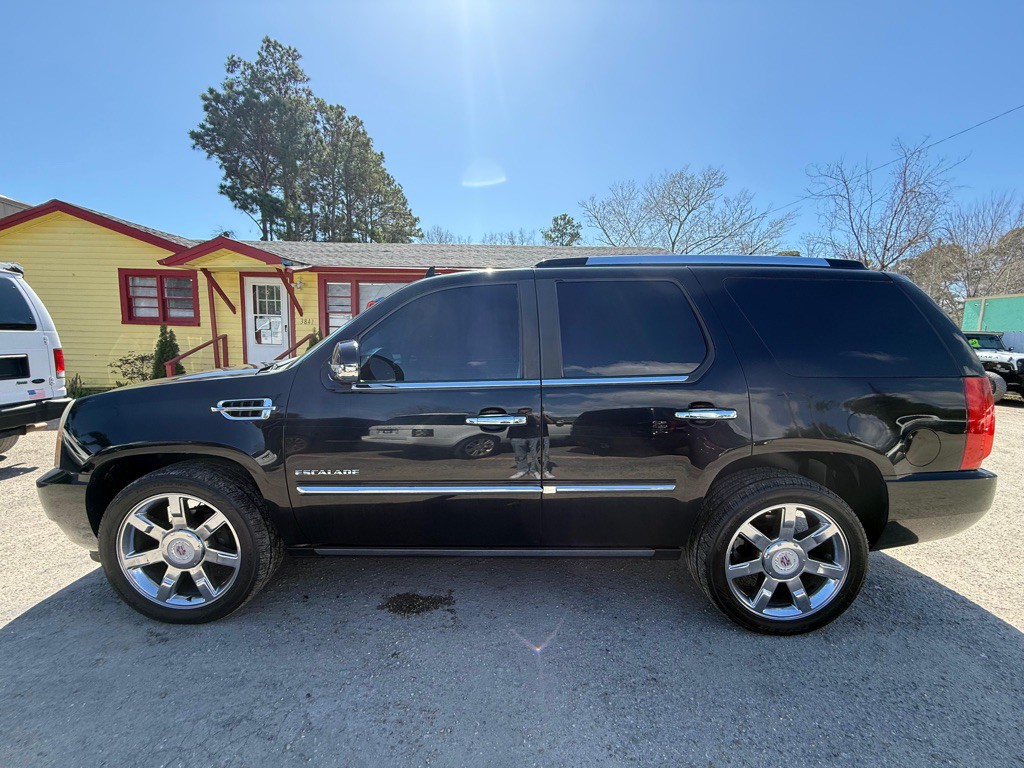 2010 Cadillac Escalade Image 8