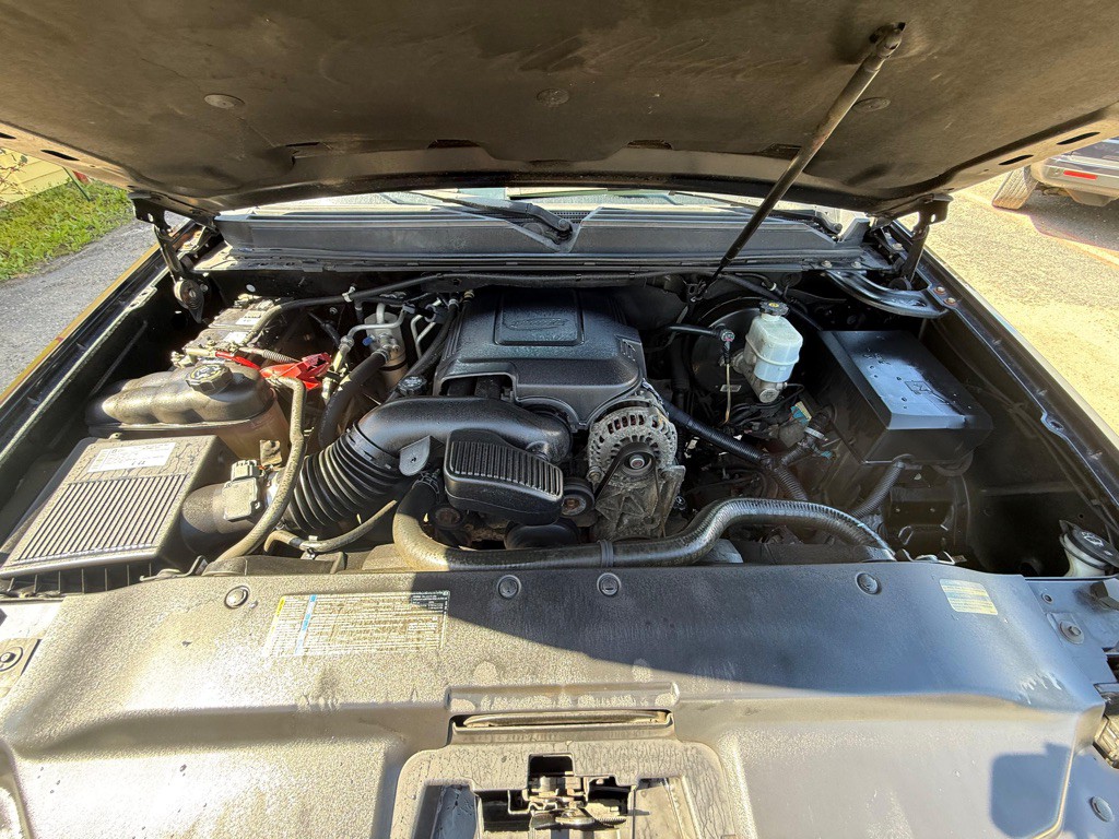 2010 Cadillac Escalade Image 9