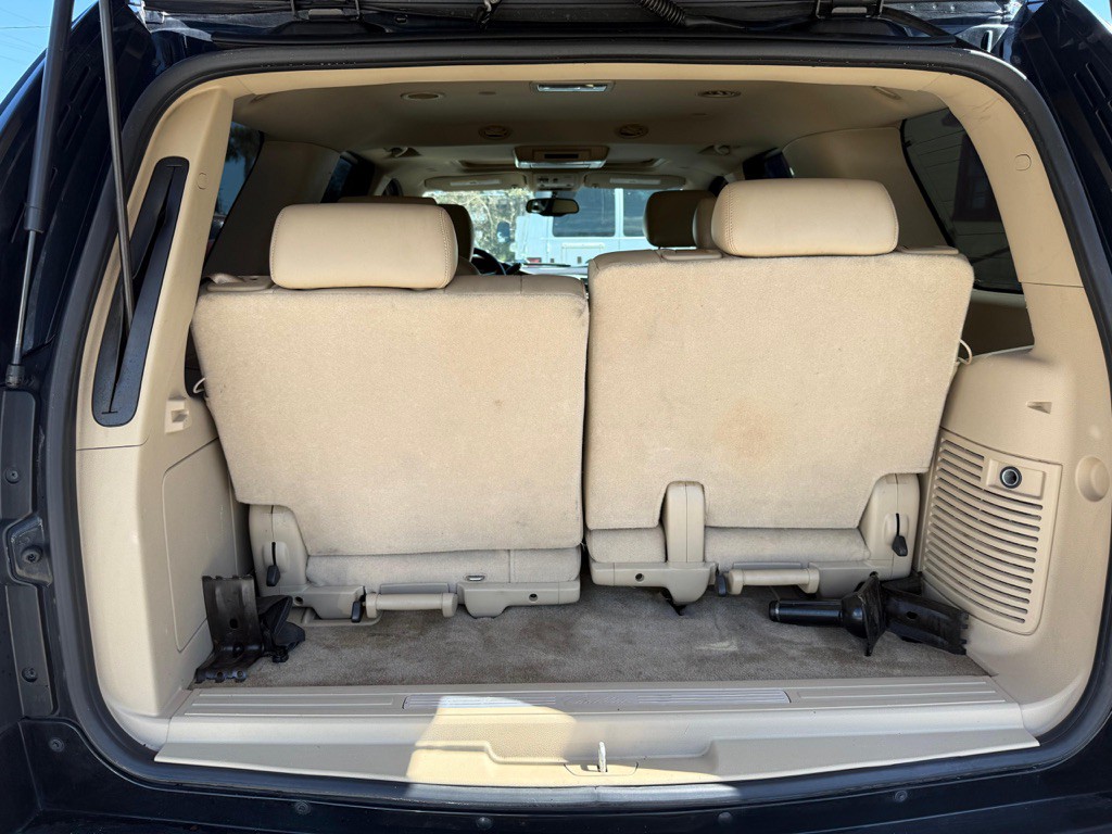 2010 Cadillac Escalade Image 10