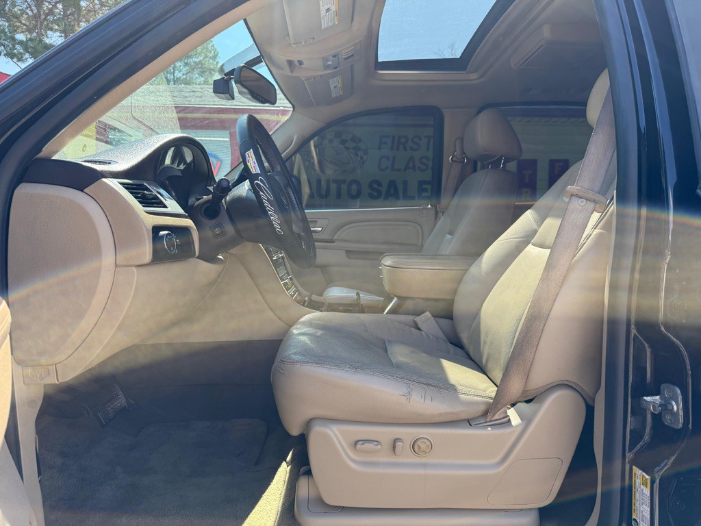 2010 Cadillac Escalade Image 12