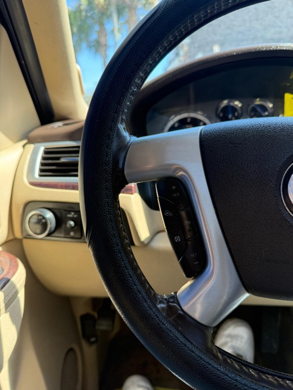 2010 Cadillac Escalade Image 14