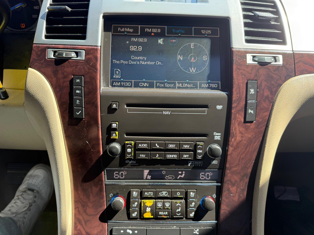 2010 Cadillac Escalade Image 16