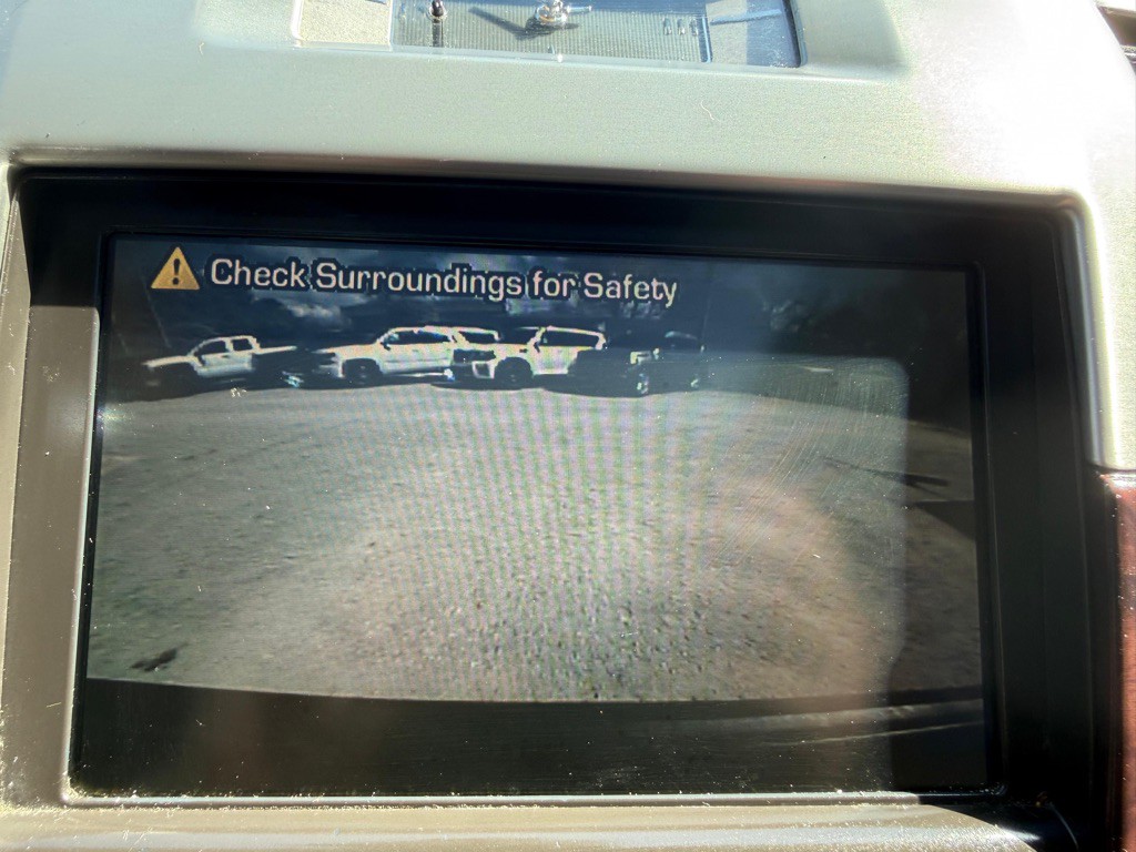 2010 Cadillac Escalade Image 17