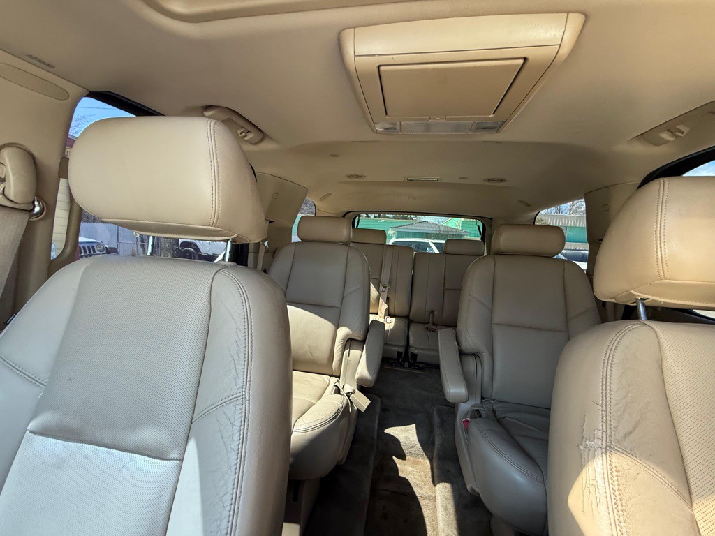 2010 Cadillac Escalade Image 18