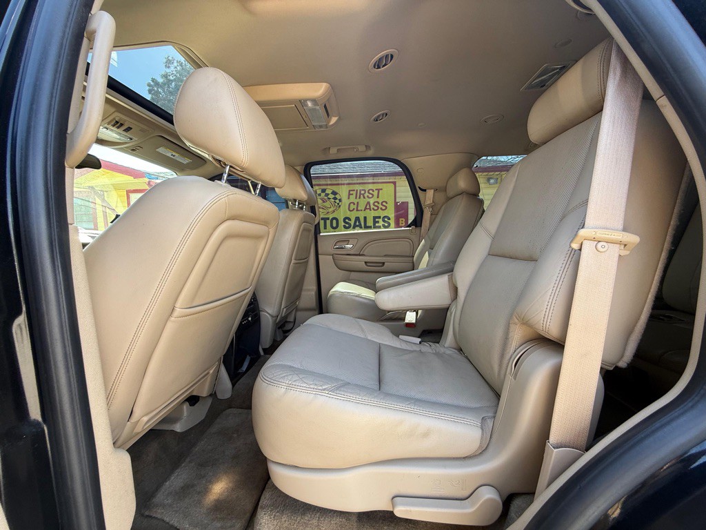 2010 Cadillac Escalade Image 19