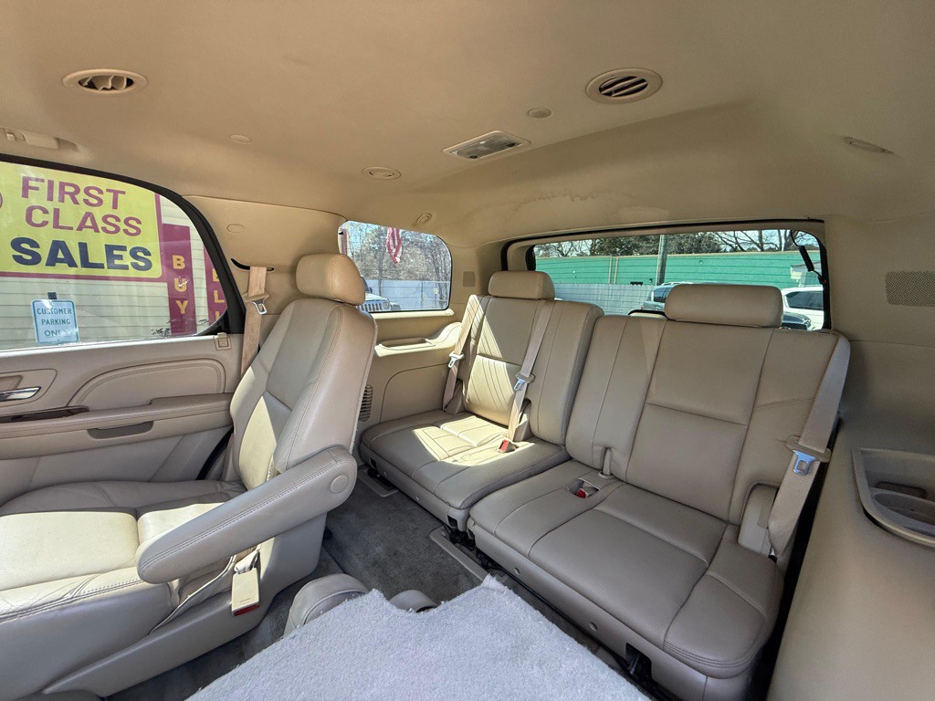 2010 Cadillac Escalade Image 20